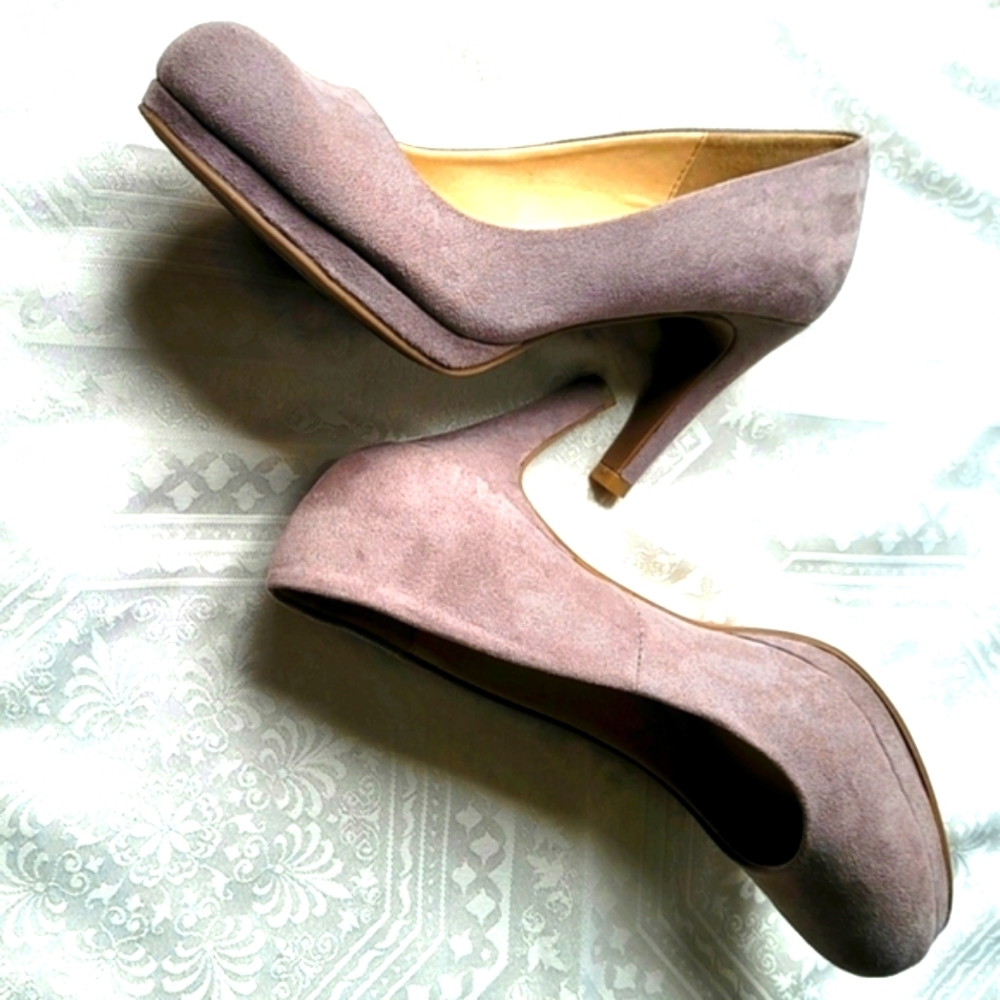 C by Laundry Micro Suede Pumps Size 7.5